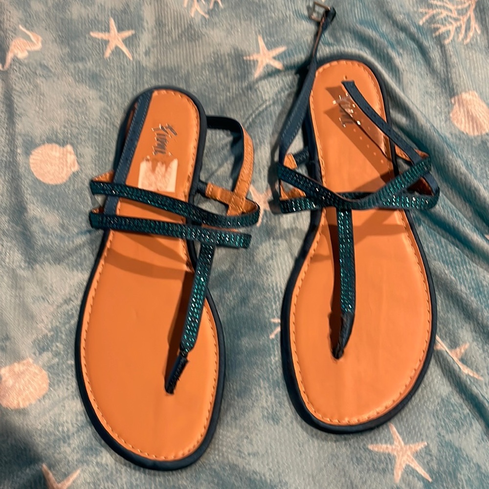Fioni Size 8.5 Strappy turquoise blue sandals
